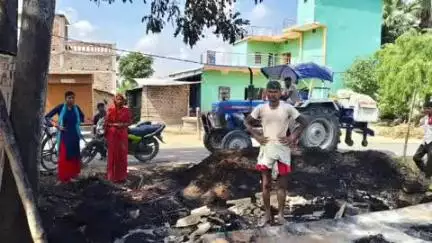 विभूतिपुर: विभूतिपुर पूरब वार्ड 3 में गुरुवार को 3 बजे अग्निकांड, तीन घर जलकर राख, लाखों का नुकसान