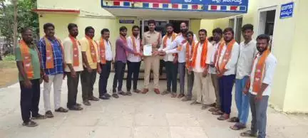 హత్నూర: గోవద  చేసే వారిపై చట్టరీత్యా కఠిన చర్యలు తీసుకోవాలి, హత్నూర ఎస్సై కి బిజెపి నాయకుల వినతి