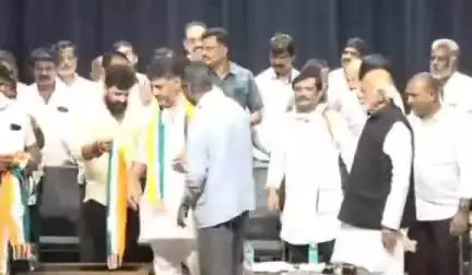 ಚನ್ನರಾಯಪಟ್ಟಣದ ಜೆ.ಡಿ.ಎಸ್.ಮತ್ತು ಬಿ.ಜೆ.ಪಿ  ಮುಖಂಡರುಗಳು ತಮ್ಮ ಪಕ್ಷ ತೊರೆದು ಮಾಜಿ ಶಾಸಕ ಗೋಪಾಲಸ್ವಾಮಿ ನೇತೃವದಲ್ಲಿ ಕಾಂಗ್ರೆಸ್ ಸೇರಿದರು