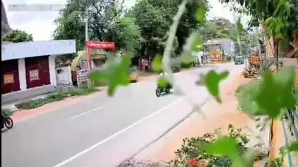 தோவாளை: ஆரல்வாய்மொழி சுப்பிரமணியபுரம் அருகே கூண்டு வேன் மீது அரசு பேருந்து மோதி விபத்து-சிசிடிவி காட்சிகள் வெளியாகி பரபரப்பு