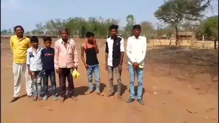 किशनगंज: जनकपुर गांव में सहरिया बस्ती में पक्का रास्ता न होने से ग्रामीणों को हो रही परेशानी #jansamsya