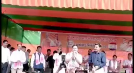 বজালী ভাগ: হেলনা ৰাসমন্দিৰ খেলপথাৰত অনুষ্ঠিত নিৰ্বাচনী প্ৰচাৰ সভাত বিজেপিৰ ৰাজ্যিক সভাপতি দিলীপ শইকীয়াৰ অংশগ্ৰহণ