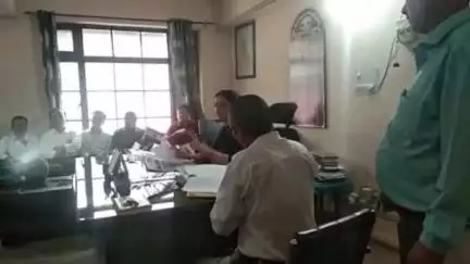 धर्मपुर: एनएच निर्माण कंपनी को एसडीएम धर्मपुर ने 15 दिनों में काम सुधारने के दिए निर्देश