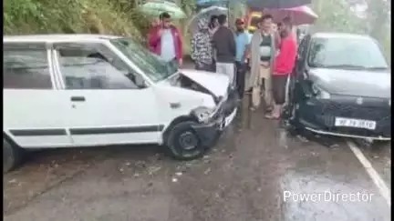 नौहरा: सड़क मार्ग नौहराधार पर 2 गाड़ियों की हुई टक्कर, कोई हताहत नहीं