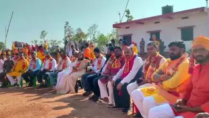पत्थलगड्डा: पत्थलगड़ा में नौदिवसीय श्री श्री 108 अष्टभुजी दुर्गा माता, श्री हनुमान, विश्वकर्मा प्राण प्रतिष्ठा की शोभायात्रा निकाली गई