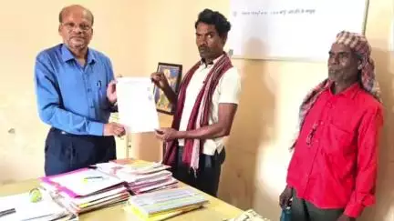 लोहार डीह के श्यामलाल को मिला श्रमिक पंजीयन कार्ड, अब श्रम कल्याण योजनाओं के लाभ मिलेंगे