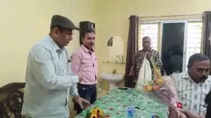 କରଞ୍ଜିଆ: ପ୍ରେସ କ୍ଲବ ପକ୍ଷରୁ ରାଜସ୍ବ ବଙ୍ଗଳା ଠାରେ ପାଞ୍ଚପିଢ଼ ଉପଜିଲ୍ଲାପାଳଙ୍କୁ ଅବସର କାଳୀନ ସମ୍ବର୍ଦ୍ଧନା ପ୍ରଦାନ