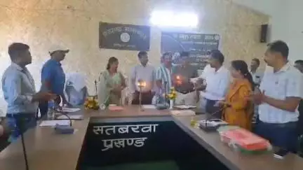 सतबरवा: प्रखंड कार्यालय के सभागार में स्कूल रुआर 2025 के तहत प्रखंड स्तरीय कार्यशाला का किया गया आयोजन