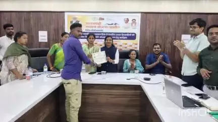 बीजापुर: मुख्यमंत्री ने बीजापुर से वर्चुअली जुड़े हितग्राहियों से बात की, आवास निर्माण के लिए पहली किस्त मिलने पर दी बधाई