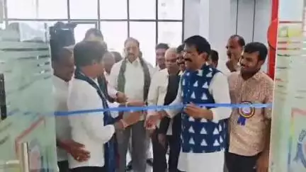 పోచంపల్లి: మండల కేంద్రంలో సహకార బ్యాంకు నూతన భవనాన్ని ప్రారంభించిన వ్యవసాయ శాఖ మంత్రి తుమ్మల నాగేశ్వరరావు