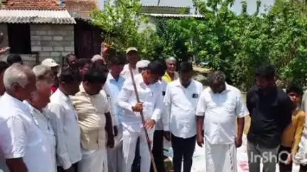 ಅಜ್ಜಂಪುರ: ಬಗ್ಗವಳ್ಳಿ ಗ್ರಾಮದ ಅಂತರಘಟ್ಟಮ್ಮ ದೇವಾಲಯ ಕಟ್ಟಡ ಕಾಮಗಾರಿಗೆ ಶಾಸಕ‌ ಶ್ರೀನಿವಾಸ್ ಭೂಮಿಪೂಜೆ