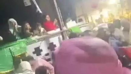 हसनपुरा: हसनपुरा नगर पंचायत स्थित सैयद मखदूम हसन रहमतुल्लाह अलैहे के मजार पर की गई चादरपोशी