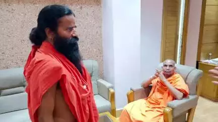 खिलचीपुर: केवल्या योग न्यास आश्रम के संत डॉ. रघुनाथानंद ने हरिद्वार में बाबा रामदेव से की मुलाकात