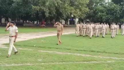 आज दिनांक:-30.05.2025 दिन शुक्रवार को पुलिस पदाधिकारी एवं कर्मियों में अनुशासन बनाए रखने हेतु पुलिस केन्द्र, कटिहार में पुलिस उपाधीक्षक (रक्षित) के नेतृत्व में जनरल परेड का आयोजन किया गया।