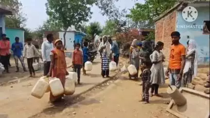 पथरिया: पानी, सड़क जैसी मूलभूत सुविधाओं के लिए तरस रहे ग्रामीण, 15 से 20 युवक कुंवारे फिर रहे