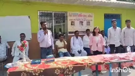 मनिका के विद्यासागर कोचिंग सेंटर में मैट्रिक के रिजल्ट में अच्छे अंक से पास हुए छात्र एवं छात्राओं को किया गया सम्मानित