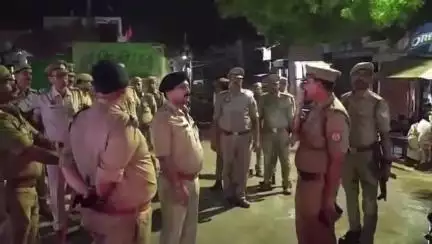 कालपी: कालपी नगर में शुक्रवार की नमाज को लेकर देर रात एसपी ने पुलिस बल के साथ सुरक्षा व्यवस्था का लिया जायजा, दिए कड़े निर्देश