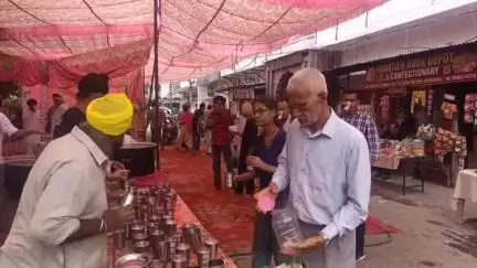 जगाधरी वर्कशॉप गुरुद्वारा श्री सिंह सभा में गुरु अर्जन देव  जी के शहीदी दिवस पर लगाई  छबील