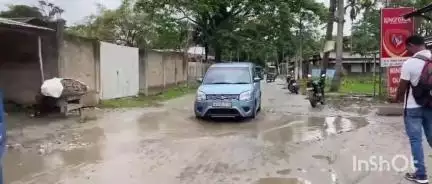 ৰঙিয়া ভাগ: ৰঙিয়া মহাবিদ্যালয়লৈ যোৱা পথত বৃহৎ গাঁতে সৃষ্টি কৰিছে মৰণফান্দৰ, সমস্যাত শিক্ষাৰ্থী তথা ৰাইজ #jansamasya