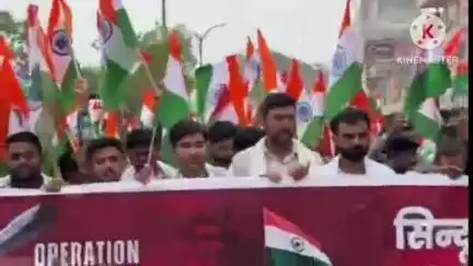 छबड़ा: भारतीय सैनिकों के सम्मान में छबड़ा में निकाली गई भव्य तिरंगा यात्रा, देशभक्ति के नारे गूंजे