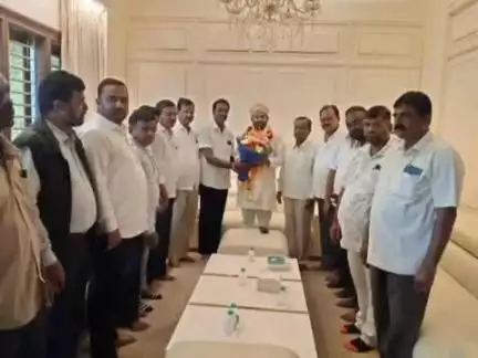 ಶಿಡ್ಲಘಟ್ಟ: ನಗರದಲ್ಲಿ ನೂತನವಾಗಿ ನೇಮಕವಾದ ಡಿಸಿಸಿ ಬ್ಯಾಂಕ್ ನಿರ್ದೇಶಕ ಮೋಹನ್ ರೆಡ್ಡಿಯವರಿಗೆ ಅಭಿನಂದನೆ,ಕೆಪಿಸಿಸಿ ಸಂಯೋಜಕ ರಾಜೀವ್ ಗೌಡ ಮತ್ತಿತರರು ಭಾಗಿ