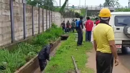সাব্রুম: হার্বাতলী এডিসি ভিলেজের হার্বাতলী চিতাবাড়ী রাস্তার উপর বড় গাছ ভেঙ্গে পরে যোগাযোগ বিচ্ছিন্ন, যাত্রী দূর্ভোগ #jansamasya