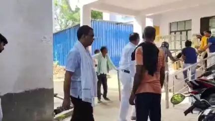गुरुआ: मंडा पहाड़ के पास बाइक गड्ढे में गिरी, छात्र की मौत, दो घायल, गुरुआ में एक माह में 20 की गई जान