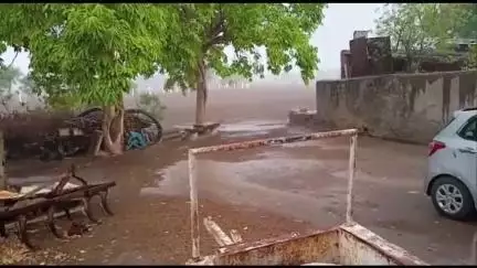 હળવદ: તાલુકાના દેવળીયા ગામે પિતાએ પબ્જી ગેમ રમવાની ના પાડતા પુત્રએ ગળાફાંસો ખાઇ જીવન ટૂંકાવ્યું