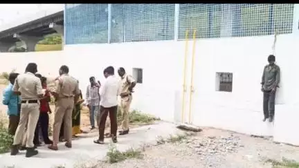 యాదగిరిగుట్ట: యాదాద్రి కొండ కింద అన్న ప్రసాద వితరణ భవనం వెనుక వ్యక్తి ఉరి వేసుకొని ఆత్మహత్య