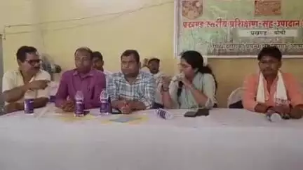 घोसी: ग्राम प्लेक्स भवन में खरीफ महा अभियान 2025 के तहत प्रखंड स्तरीय प्रशिक्षण सह उपादान वितरण कार्यक्रम का हुआ आयोजन