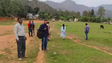 कांडा: मुख्यमंत्री की घोषणा के तहत देवतोली में बनने वाले मिनी स्टेडियम की चयनित भूमि का निरीक्षण भूगर्भ वैज्ञानिक व तहसीलदार ने किया