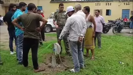 झरिया/जोरापोखर/सिंदरी: गोरखपुरी कैम्प के पास पीने के पानी के नल को लेकर भाजपा और कांग्रेस समर्थक आमने-सामने, पुलिस पहुंची