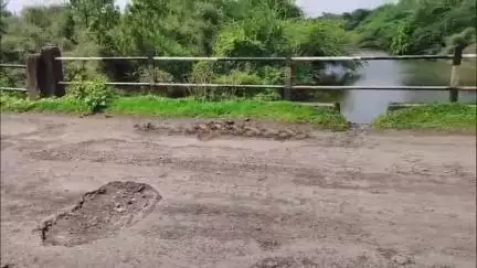 गंगाखेड: खळी गावाजवळील पूल धोकादायक स्थितीत, दुरुस्त करण्याची ग्रामस्थांची मागणी #jansamasya