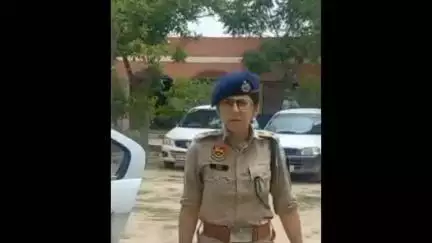 कालांवाली: गांव तारूआना में मीडिया से बात करते हुए डबवाली की एसपी निकिता खट्टर ने कहा, पुलिस नशा तस्करों पर कस रही है शिकंजा