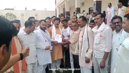 इंदरगढ़: इंदरगढ़ तहसीलदार को हटाने की मांग को लेकर नगर व ग्रामीण क्षेत्र के लोगों ने सेवड़ा MLA प्रदीप अग्रवाल को दिया ज्ञापन