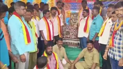 ರಾಣೇಬೆನ್ನೂರು: ನಗರದಲ್ಲಿ ನಡೆಯುತ್ತಿರುವ ಪೌರಕಾರ್ಮಿಕರ ಅನಿರ್ದಿಷ್ಟಾವದಿ ಧರಣಿಗೆ ಕ ರ ವೇ ಪ್ರವೀಣ್ ಶೆಟ್ಟಿ ಬಣದಿಂದ ಬೆಂಬಲ