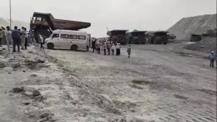 दुधि: शक्तिनगर के एनसीएल खड़िया कोयला खदान के पार्किंग एरिया में डंपर ने कर्मचारी को कुचला, मौके पर हुई दर्दनाक मौत