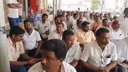 కూటమి ప్రభుత్వం రెడ్ బుక్ రాజ్యాంగాన్ని అమలు చేస్తుంది: అంగరలో ఎమ్మెల్సీ తోట త్రిమూర్తులు