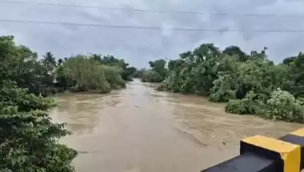 জিরানিয়া: টানা বৃষ্টির জেরে রাজধানী আগরতলাসহ রাজ্যের বিভিন্ন জায়গায় বন্যা পরিস্থিতি সৃষ্টি হয়েছে