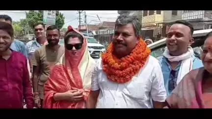 लौरिया: कांग्रेस नेत्री मंजूबाला पाठक ने बिहार कांग्रेस प्रभारी सचिव सुशील कुमार पासी का लौरिया में किया भव्य स्वागत
