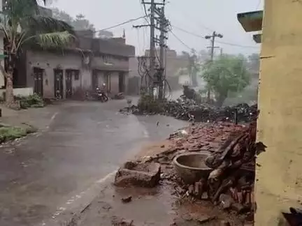 gangapur ka najara bahut hi tej barish andhi tufan ke saath 5=10pm