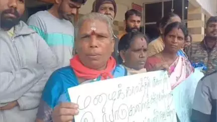 பந்தலூர்: நெல்லியாளம் நகராட்சியில் நகரமன்ற உறுப்பினருக்கு எதிராக பொதுமக்கள்  ஆர்ப்பாட்டம்# Localissue