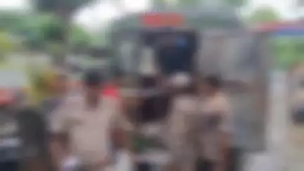 দিনহাটা ২: দিনহাটা থানার পুলিশের হাতে গ্রেফতার ২৮ জন বাংলাদেশির জেল হেফাজতের নির্দেশ আদালতের