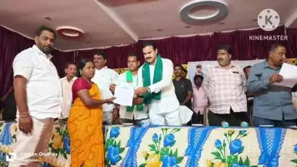 నర్సింహులపేట: దంతాలపల్లి, నరసింహులపేట మండలాల్లో పర్యటించిన ఎమ్మెల్యే రామచంద్రనాయక్, ఇందిరమ్మ ఇళ్ల పట్టాలు పంపిణీ