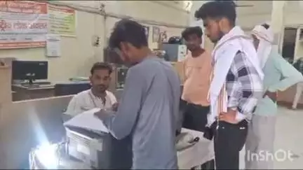 सिकंदराराऊ: जरेरा की ग्रामीण बैंक में आधार कार्ड बनाने की सुविधा शुरू, ग्रामीणों की परेशानी हुई खत्म