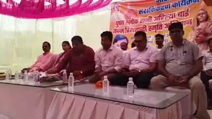 बिसवां: रेउसा ब्लॉक में रानी अहिल्याबाई जन्म त्रिशताब्दी स्मृति अभियान के तहत स्वयं सहायता समूहों की महिलाओं का सम्मेलन किया गया