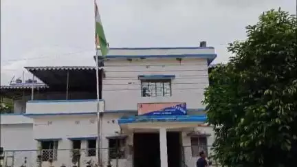 ময়নাগুড়ি: মধ্য সাপটি বাড়িতে গৃহবধূকে শারীরিক ও মানসিক নির্যাতনের অভিযোগ স্বামী সহ শ্বশুর-শাশুড়ির বিরুদ্ধে, থানায় অভিযোগ দায়ের