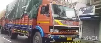 উত্তৰ গুৱাহাটী ভাগ: কামৰূপত ধুমুহাত বিস্তৰ ক্ষতিসাধন,আমিনগাঁৱত শৰাইঘাট দলঙৰ সমীপত বাগৰিল গছ, ডোৰাকঁহৰা গাঁৱতো বাগৰিল বৈদ্যুতিক খুঁটা