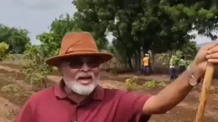 సత్తెనపల్లిలోని వ్యవసాయ క్షేత్రంలో రైతుగా మారిన మాజీ మంత్రి అంబటి