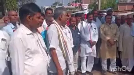 हसपुरा: राष्ट्रीय लोक मोर्चा पार्टी के कार्यकर्ता पचरूखिया से प्रधानमंत्री की सभा में शामिल होने के लिए विक्रमगंज रवाना हुए